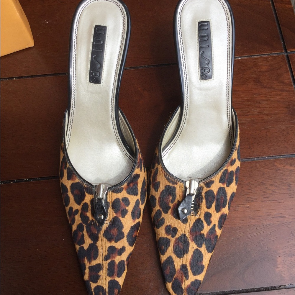 SHOES - Picture 2 of 5